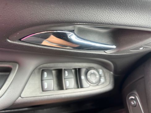 Used 2024 Chevrolet Equinox LT FWD image 15