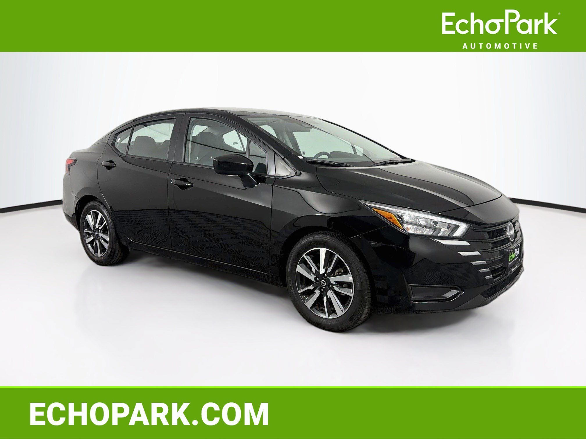 Used 2025 Nissan Versa SV FWD image 1
