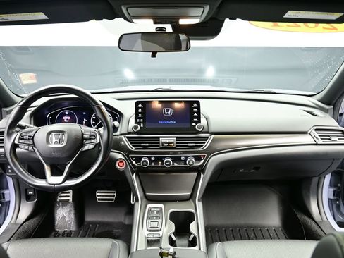 Used 2021 Honda Accord Sport image 2