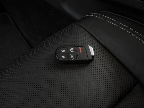 Used 2015 Jeep Grand Cherokee Overland w/ Advanced Technology Group RWD image 43