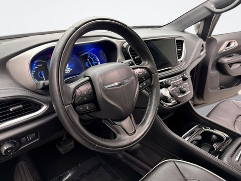 Used 2022 Chrysler Pacifica Limited w/ S Appearance Package image 10