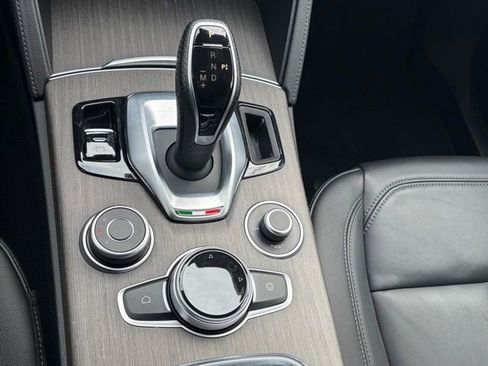 Used 2023 Alfa Romeo Stelvio Ti image 33