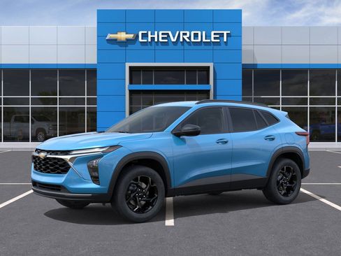 New 2026 Chevrolet Trax LT FWD image 2