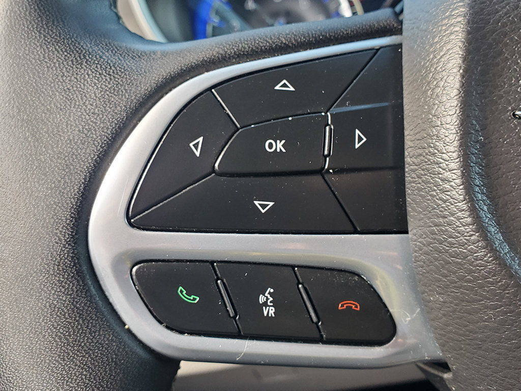 Used 2023 Chrysler Pacifica Touring-L FWD image 26