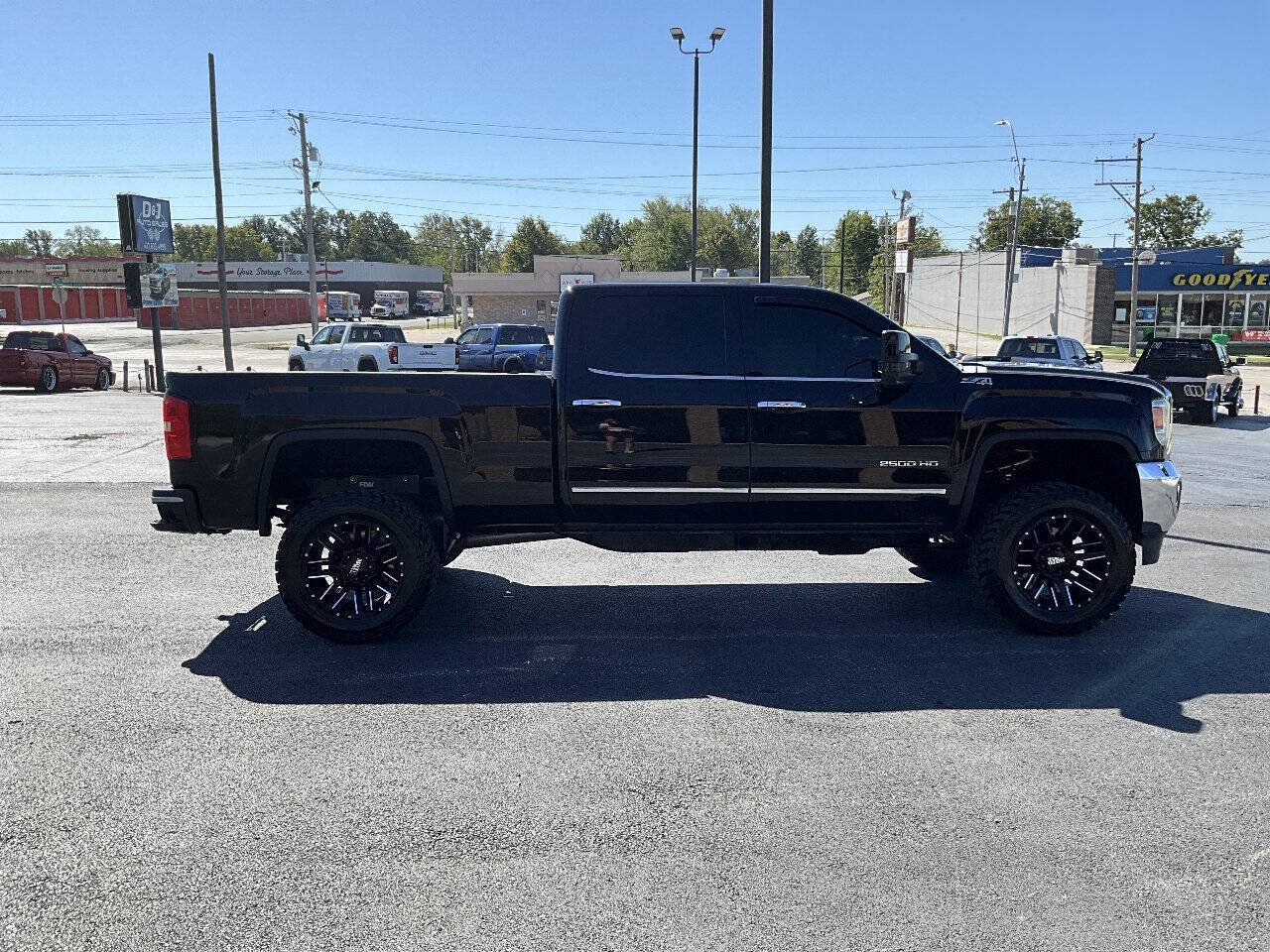 Used 2015 GMC Sierra 2500 SLT w/ Duramax Plus Package AWD/4WD image 7