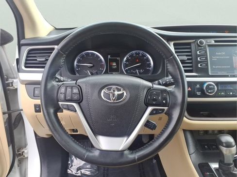 Used 2019 Toyota Highlander XLE AWD/4WD image 31