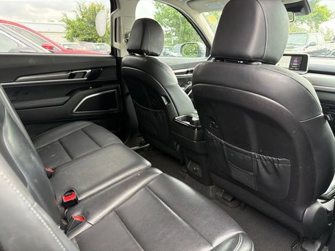 Used 2022 Kia Telluride LX FWD image 6