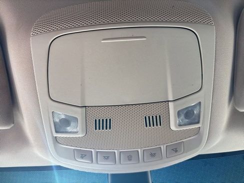 Used 2020 Ford Edge SEL image 25