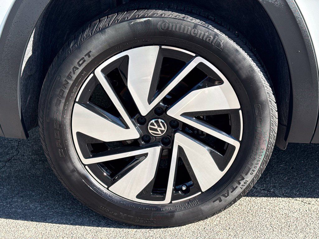 Used 2025 Volkswagen Atlas SE FWD image 11