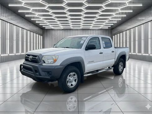 Used 2014 Toyota Tacoma PreRunner w/ Convenience Package RWD image 1