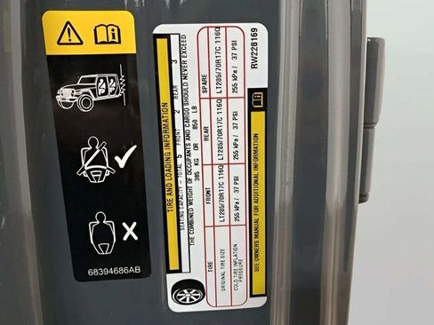 Used 2024 Jeep Wrangler Unlimited image 16