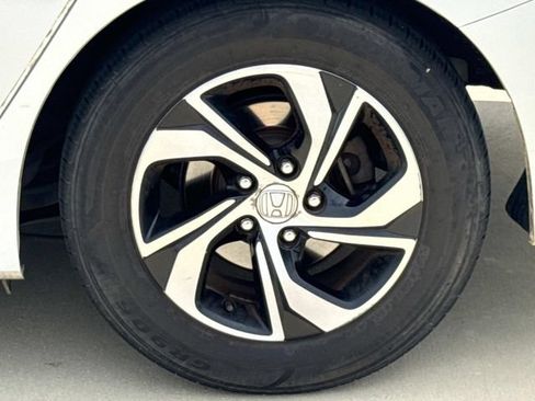Used 2017 Honda Accord LX image 4