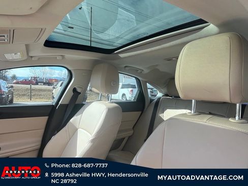 Used 2017 Jaguar XF image 5