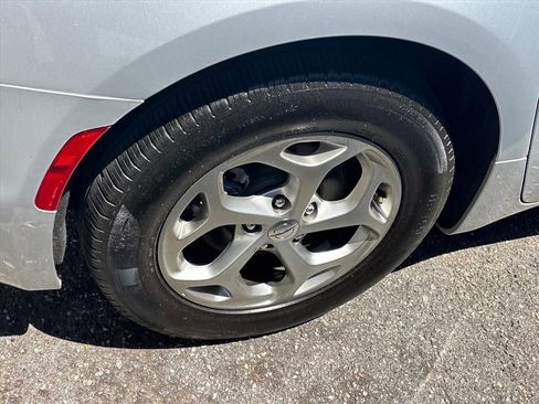 Used 2024 Chrysler Pacifica Limited image 13