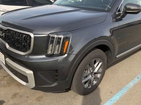 Used 2024 Kia Telluride LX image 2