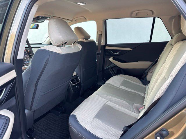 Certified 2025 Subaru Outback Premium AWD/4WD image 9
