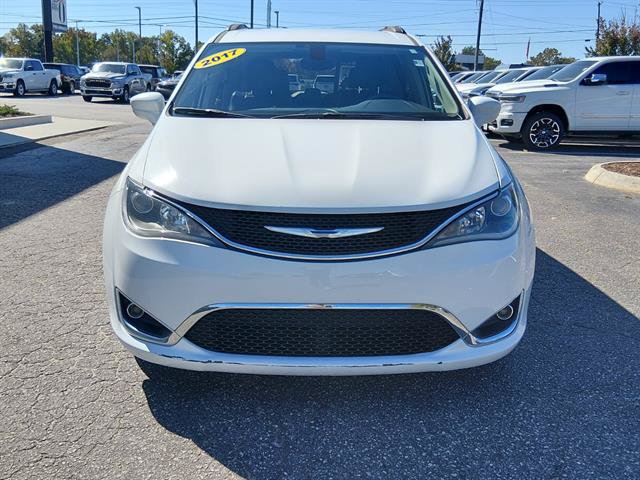 Used 2017 Chrysler Pacifica Touring-L w/ Tire & Wheel Group FWD image 6