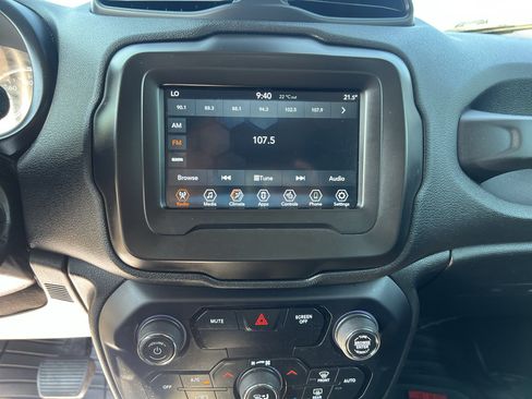 Used 2020 Jeep Renegade Altitude AWD/4WD image 19