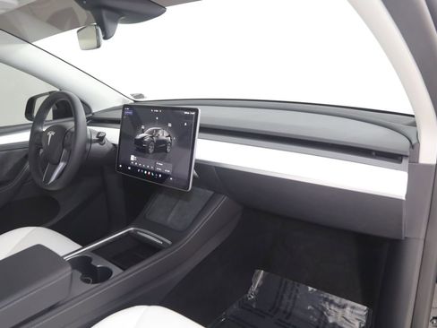 Used 2025 Tesla Model Y Long Range image 39