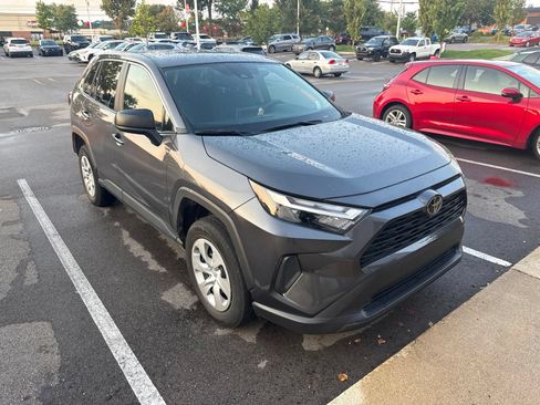 Used 2025 Toyota RAV4 LE AWD/4WD image 3