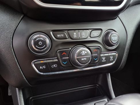 Used 2020 Jeep Cherokee Limited image 21