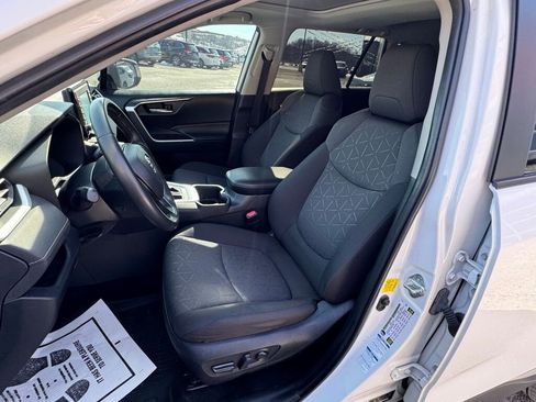Used 2022 Toyota RAV4 XLE w/ Convenience Package image 14