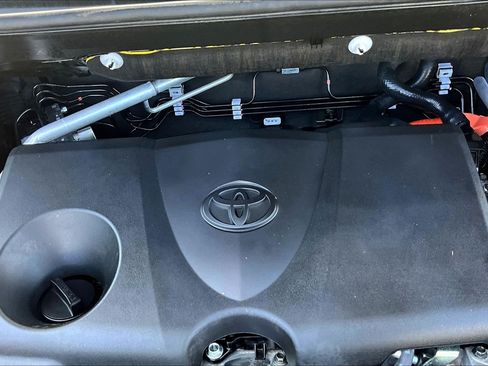 Used 2025 Toyota RAV4 LE AWD/4WD image 33