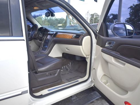 Used 2014 Cadillac Escalade ESV Platinum image 19