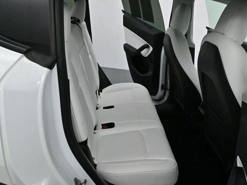 Used 2021 Tesla Model Y Long Range image 26