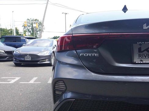Used 2022 Kia Forte LXS w/ LXS Technology Package FWD image 14