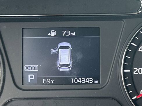 Used 2020 Kia Sorento LX image 16