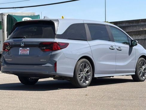 New 2026 Honda Odyssey Touring image 4