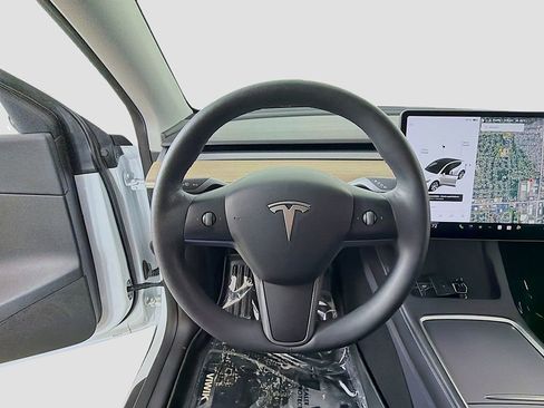 Used 2021 Tesla Model Y Long Range image 33