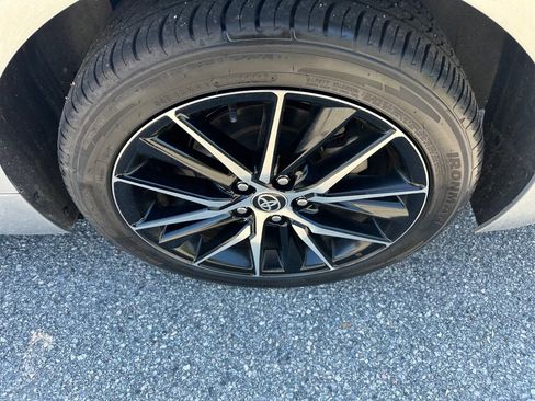 Used 2022 Toyota Camry SE FWD image 9