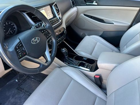 Used 2016 Hyundai Tucson Limited w/ Option Group 03 FWD image 10