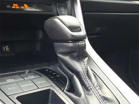 Used 2023 Toyota RAV4 XLE Premium image 22