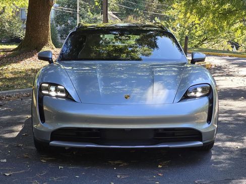 Used 2023 Porsche Taycan 4 Cross Turismo w/ Premium Package image 10