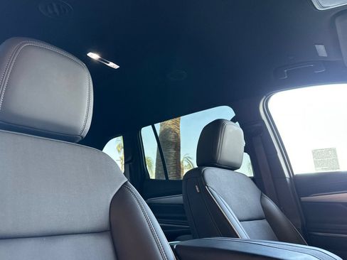 Certified 2025 Buick Enclave Preferred FWD image 19