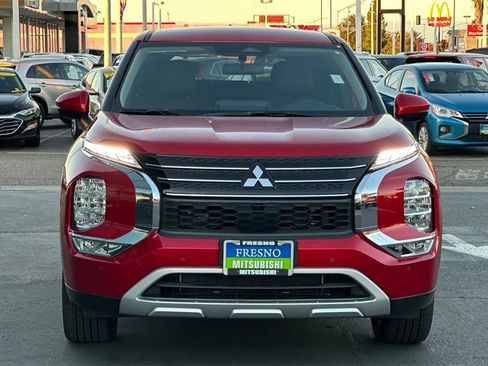 New 2025 Mitsubishi Outlander SE image 10