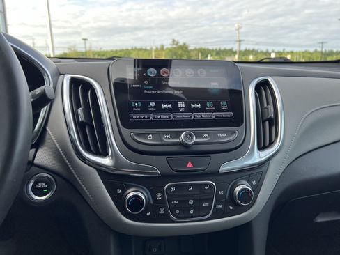 Used 2018 Chevrolet Equinox Premier AWD/4WD image 11