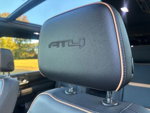 Used 2022 GMC Yukon XL AT4 image 15