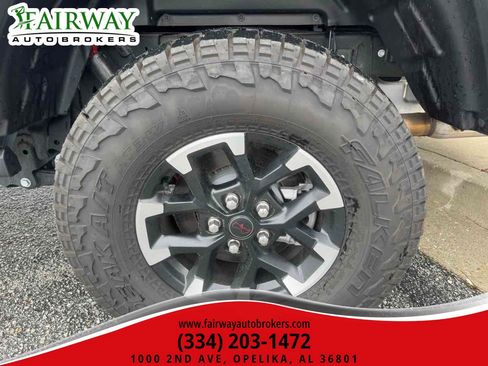 Used 2025 Jeep Gladiator Rubicon w/ Convenience Group AWD/4WD image 47