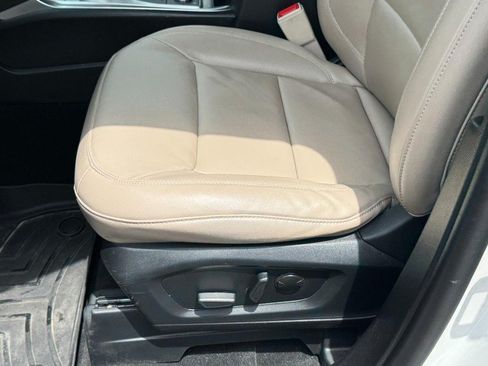 Used 2023 Ford Explorer XLT w/ Equipment Group 202A AWD/4WD image 23