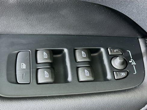 Used 2025 Volvo XC60 B5 Core image 15
