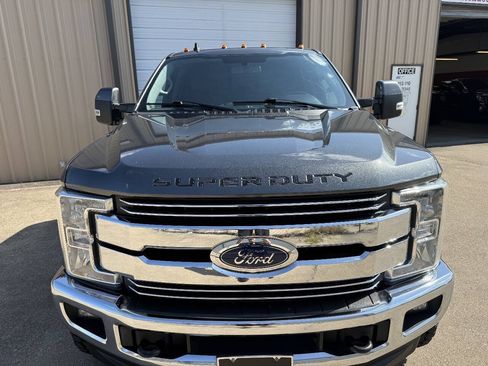 Used 2019 Ford F250 Lariat w/ Lariat Value Package AWD/4WD image 4
