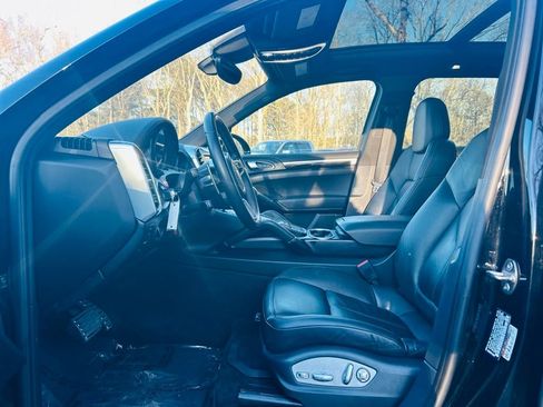 Used 2016 Porsche Cayenne S image 13