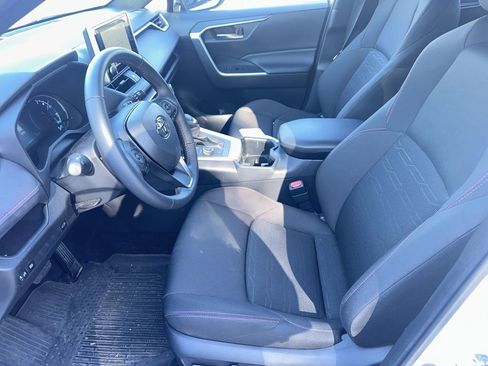 Used 2025 Toyota RAV4 SE AWD/4WD image 6