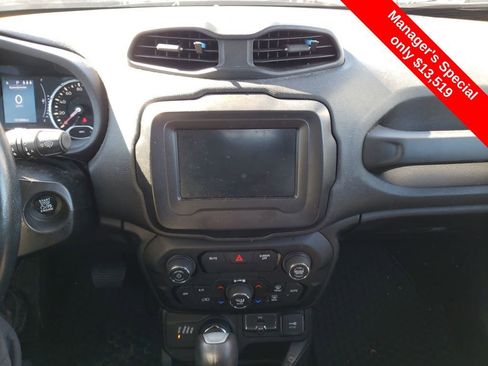 Used 2019 Jeep Renegade Latitude w/ Cold Weather Group AWD/4WD image 17