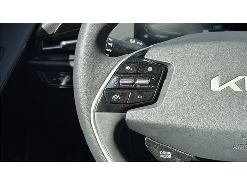 Used 2025 Kia Niro LX FWD image 26