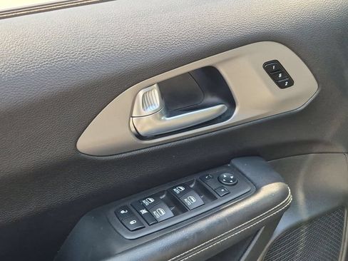 Used 2025 Chrysler Pacifica Select FWD image 13